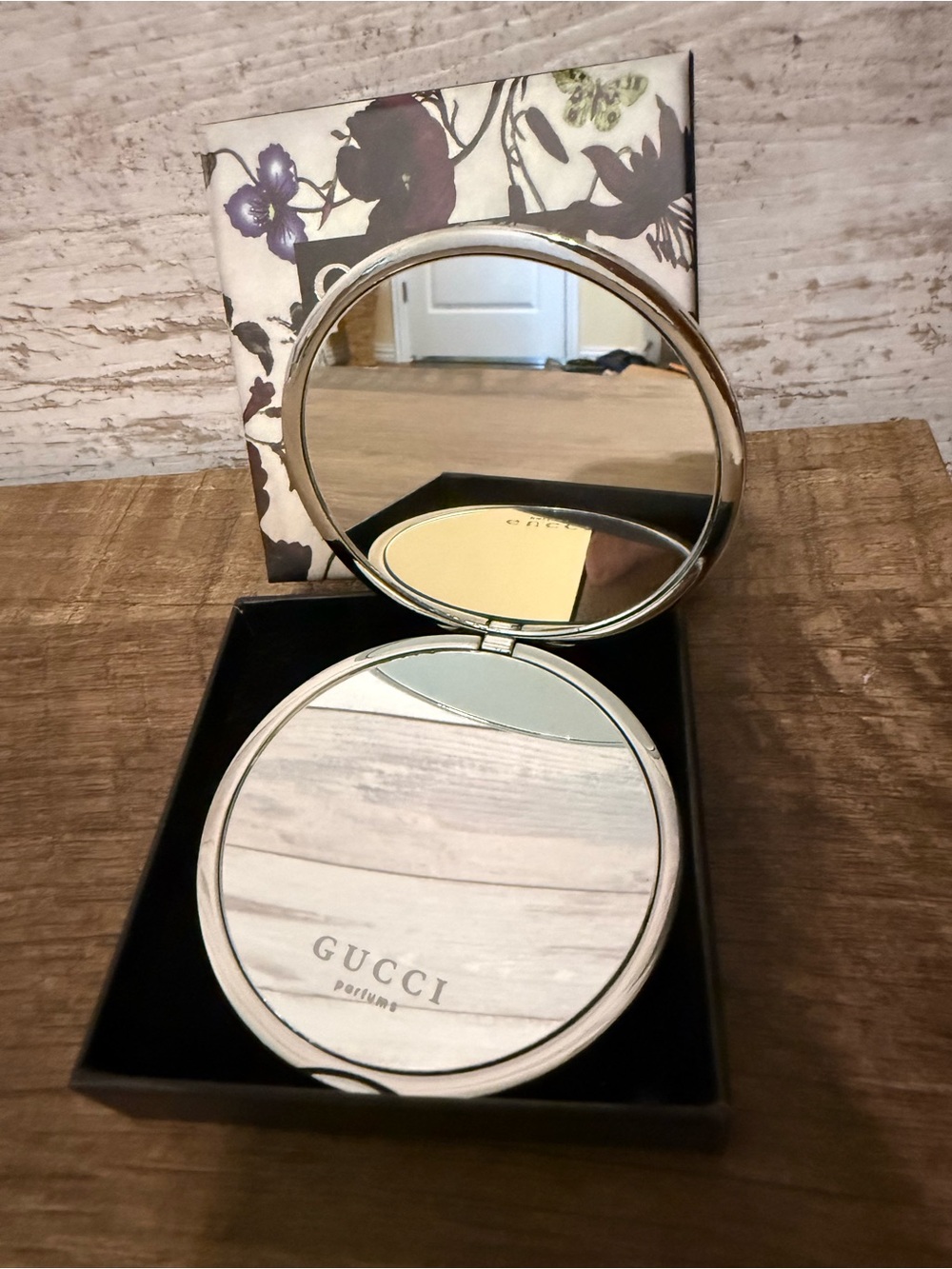 Authentic GUCCI beauty flora mirror heavy duty silver color - Picture 2 of 2